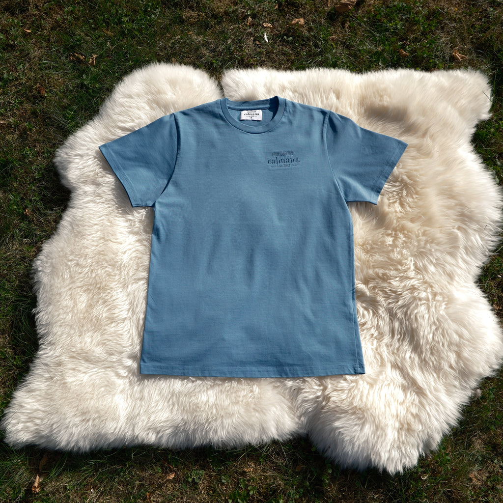 T-Shirt Design "montaña siete colores" Blau