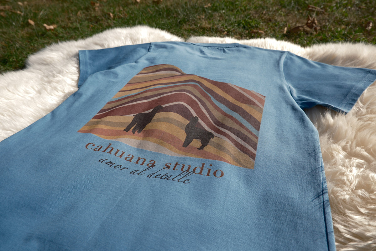 T-Shirt Design "montaña siete colores" Blau